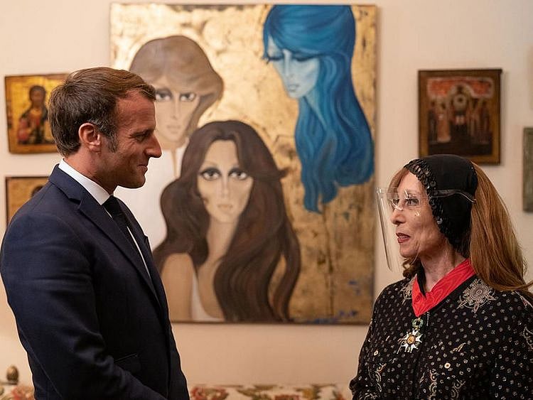 Fairouz shared a photo of herself and Emmanuel Macron on her official Twitter account.