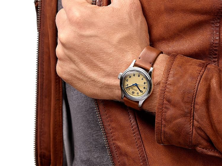 Longines-Heritage_Marine-Nationale_wristshot