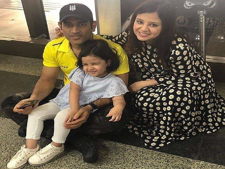 MS Dhoni with family