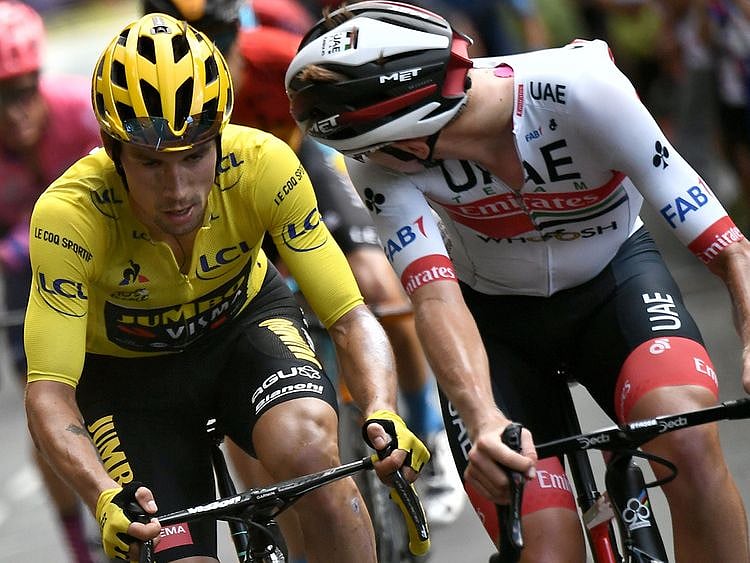  Jumbo rider Slovenia's Primoz Roglic wearing the overall leader's yellow jersey (L) and Team UAE Emirates rider Slovenia's Tadej Pogacar ride during the 13th stage of the 107th edition of the Tour de France cycling race, 191 km between Chatel-Guyon and Puy Mary, on September 11, 2020. (Photo by Marco Bertorello / AFP)