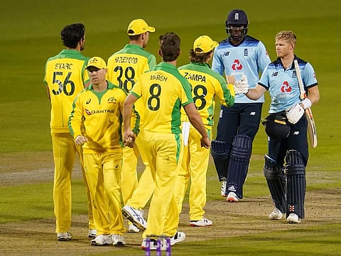England's Sam Billings (R) congratulates the Australian players after they win the game by 19 runs. 