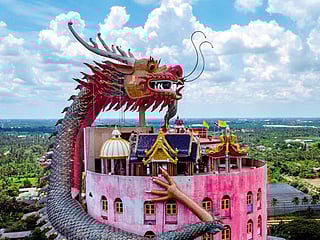 Wat Samphran: Buddhist Dragon temple in Thailand