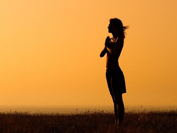 TAB 200916 silhouette-woman-meditating-1600243955321