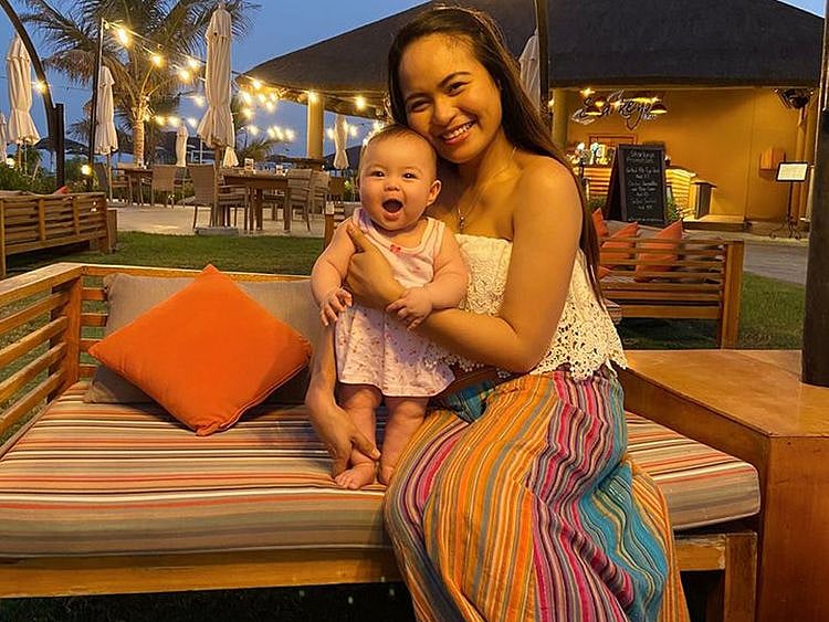 Chin Chin with her baby 