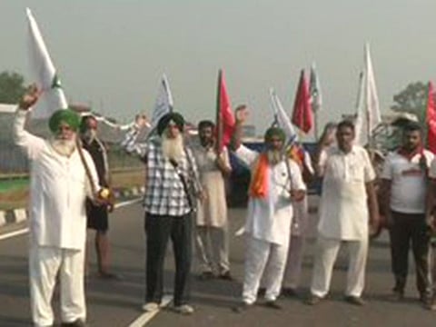 Farmers, under the aegis of Bharatiya Kisan Union and Revolutionary Marxist Party of India (RMPI), block Amritsar-Delhi National Highway near Phillaur in Jalandhar, in protest against Farm Bills passed in the Parliament.
