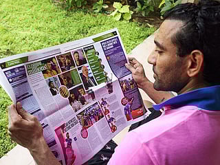 Robin Uthappa catches up on IPL through the pages of Gulf News at the team hotel in Dubai back in the days