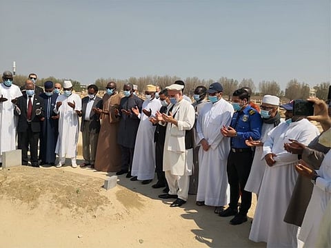 A number of Arab and Islamic country ambassadors flocked to the grave of the late Emir, Sheikh Sabah Al Ahmad Al Jaber Al Sabah, at Al Sulaibikhat cemetery on Saturday, to mourn his loss and perform an absentee prayer. 