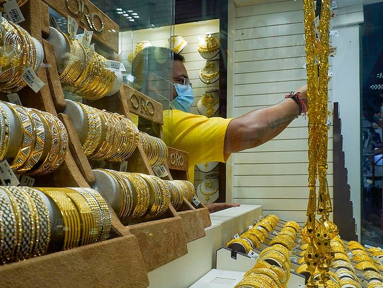 STOCK Dubai gold shopping