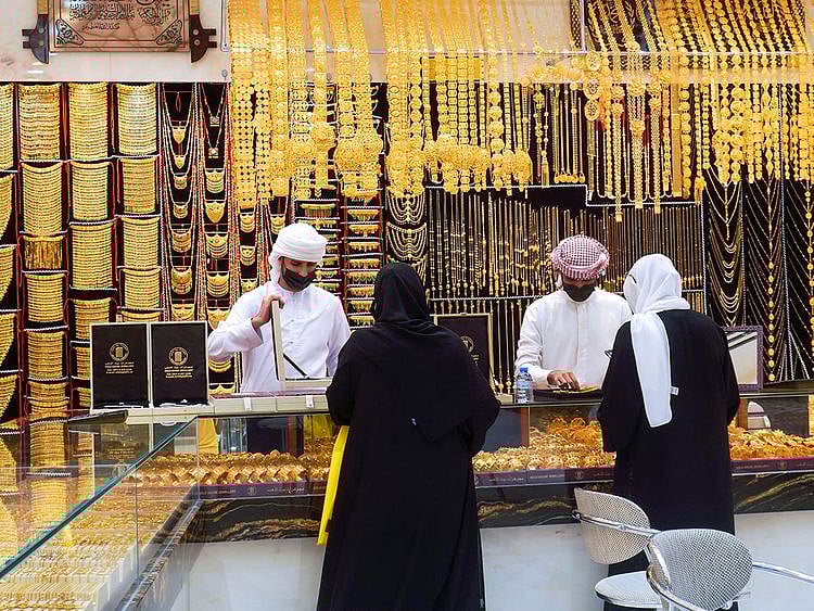 STOCK Dubai gold shopping
