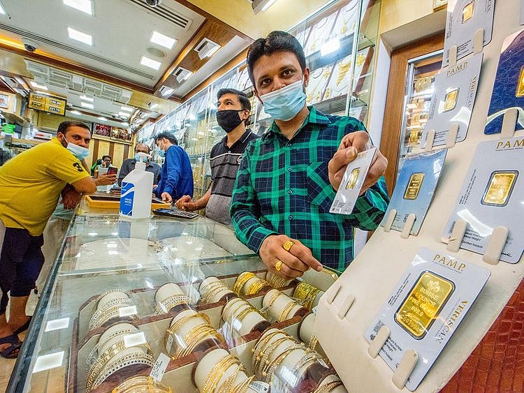 STOCK Dubai gold shopping