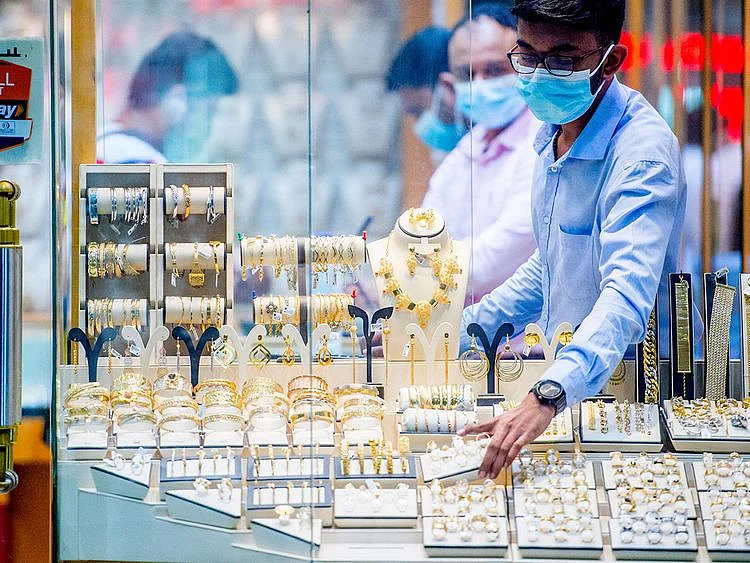 STOCK Dubai gold shopping