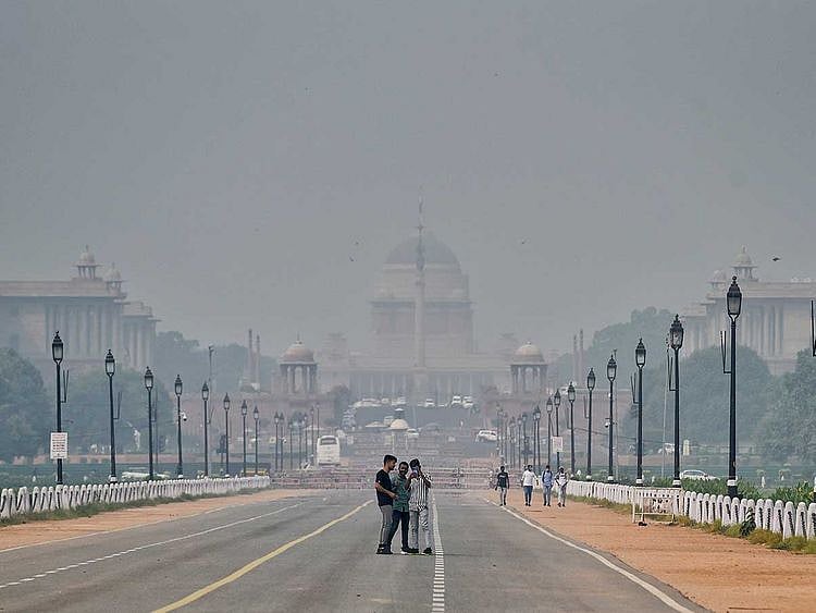 Rajpath Delhi India smog haze