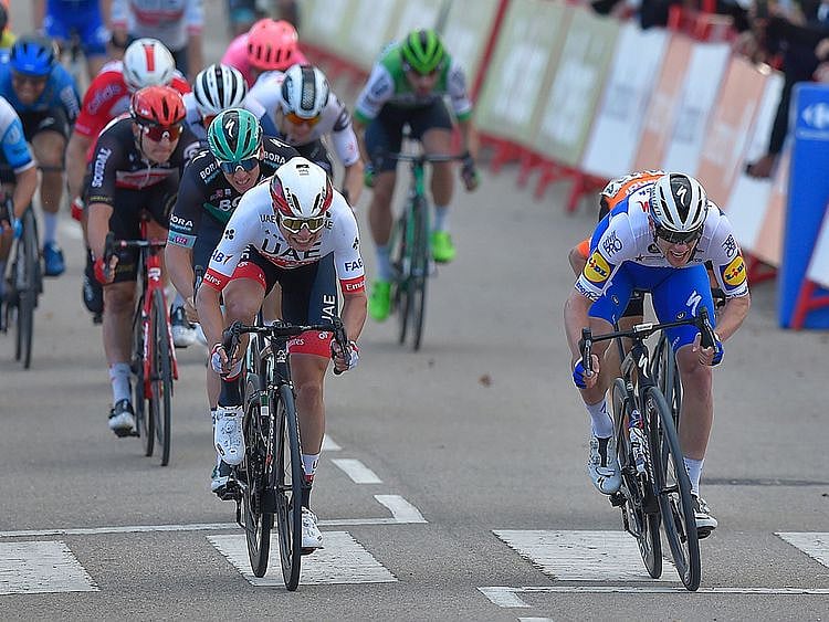 Team Deceuninck's Sam Bennett edges UAE Team Emitates' Jasper Philipsen in the 4th stage of the 2020 Vuelta a Espana 