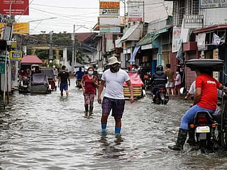 Typhoon displaces thousands, floods villages in Philippines