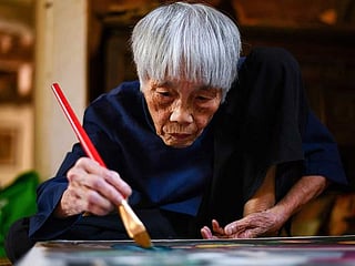 'Pioneer' octogenarian Vietnamese artist gets first solo exhibit