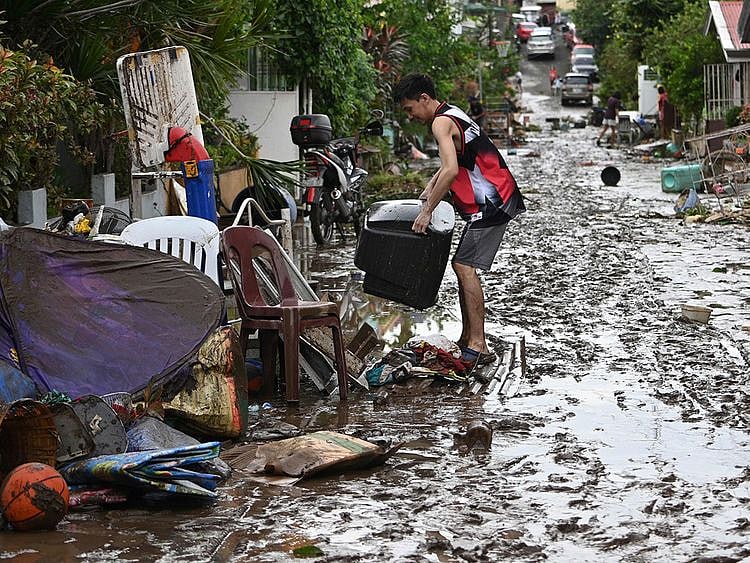  Batangas City, south of Manila