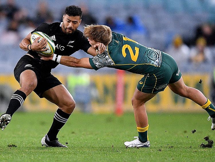 New Zealand's Richie Mo'unga in action with Australia's Tate McDermott