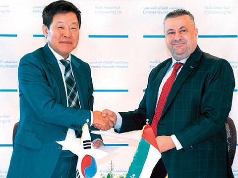 Signing ceremony between Nanoori Hospital Founder and Chairman Dr Il-Tae Jang and Emirates Specialty Hospital (DHCC) CEO Ala Atari on January 19, 2020