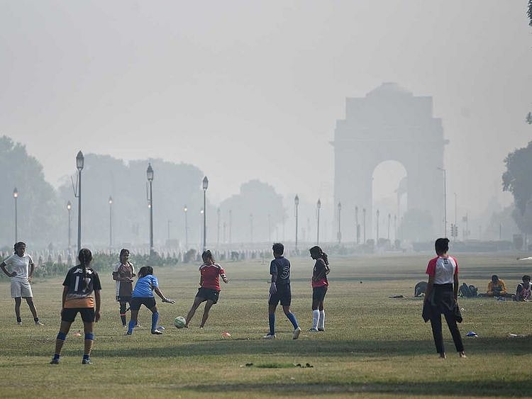 India Gate smog Delhi