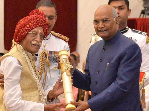 President Ram Nath Kovind tweeted a photo of himself conferring the Padma Bhushan to Dharampal Gulati.