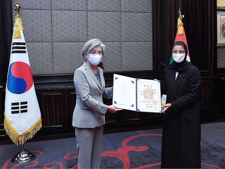 Noura Bint Mohammed Al Kaabi, Minister of Culture and Youth Kang Kyung-wha, Foreign Minister of South Korea