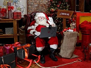 Photos: Santa Claus maintains social distance amid COVID-19 outbreak
