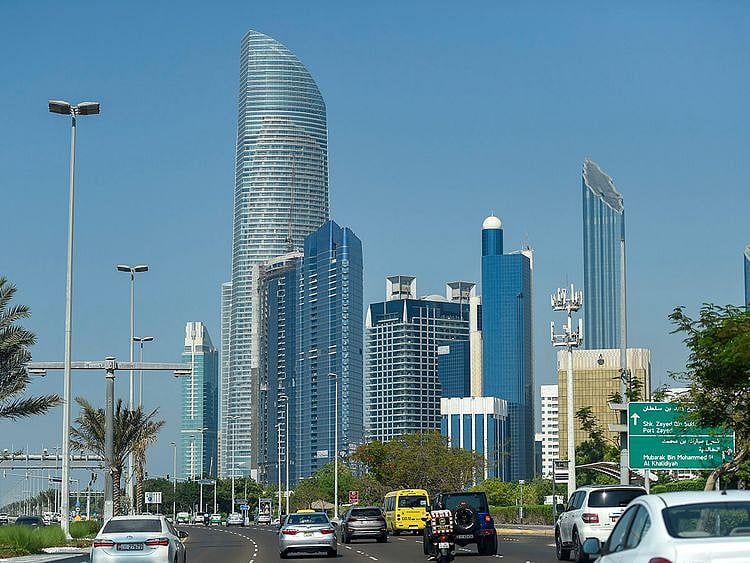Stock Abu dhabi skyline city