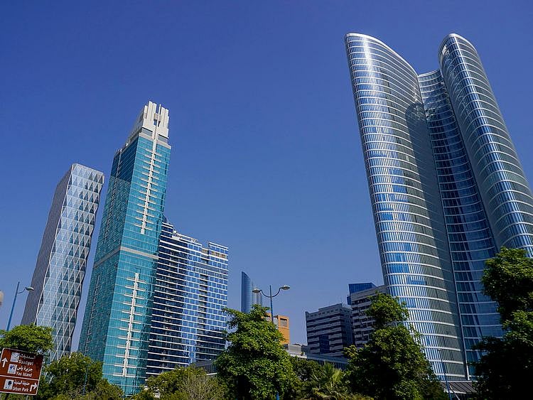 Stock Abu dhabi skyline city