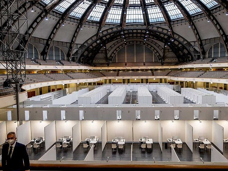 Frankfurt German mayor vaccination