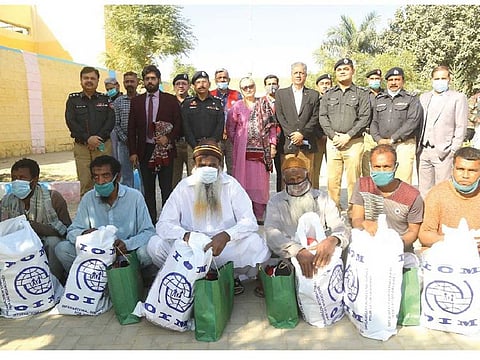 Abrar ul Haq, Chairman, Pakistan Red Crescent Society, and other officials on the occasion of farewell ceremony for the repatriating Bangladeshi detainees at Malir Jail of Karachi.