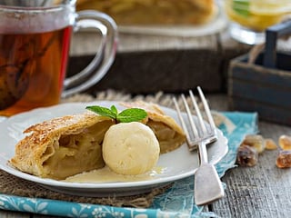 Apple squares: A type of American bar cookie