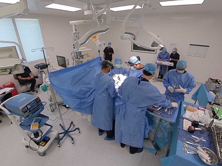 NAT 210105 Hologram Surgery3-1609917141549