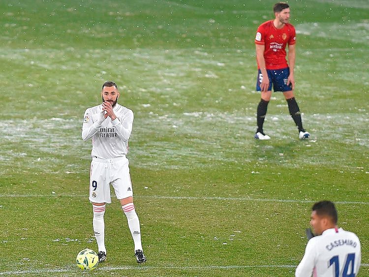 Real Madrid and Osasuna feel the chill during their match on Saturday.  
