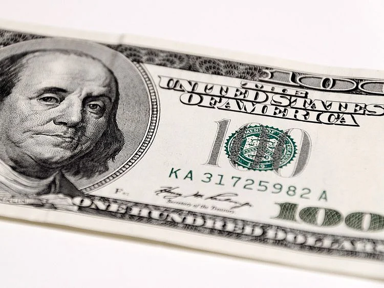 STOCK 100 US dollars