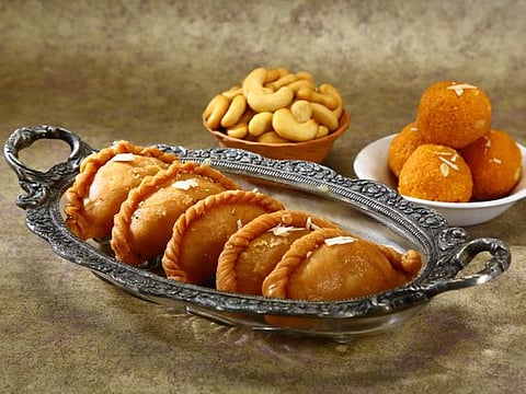 Date and nut ragi gujiya