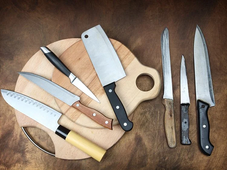 Central kitchens serving restaurants and households in Saudi Arabia are barred from using wooden boards or knives with wooden handles. 
