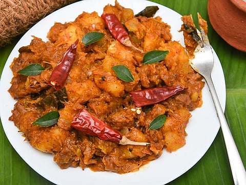 Ellum Kappayum (cassava cooked with spicy, curried beef ribs). Some call it Kappayum irachiyum, others call it Kappa Biryani