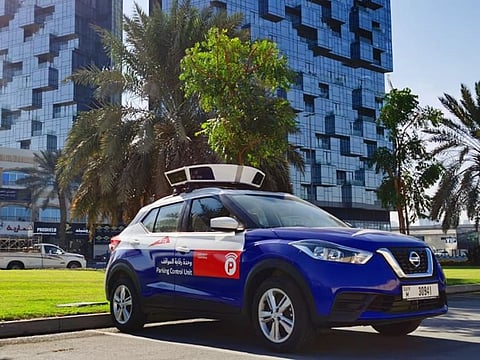 The smart screening vehicle that can monitor and read number plates of vehicles in all directions regardless of the type of the parking space.