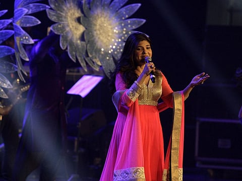 Alka Yagnik performing in Abu Dhabi in 2014.