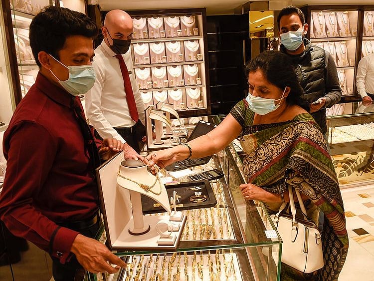 Stock Dubai gold shopping Covid