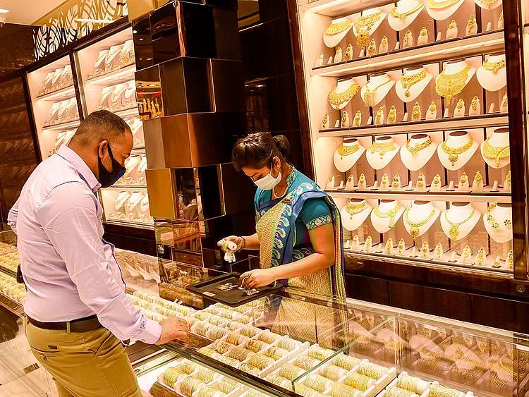 Stock Dubai gold shopping Covid