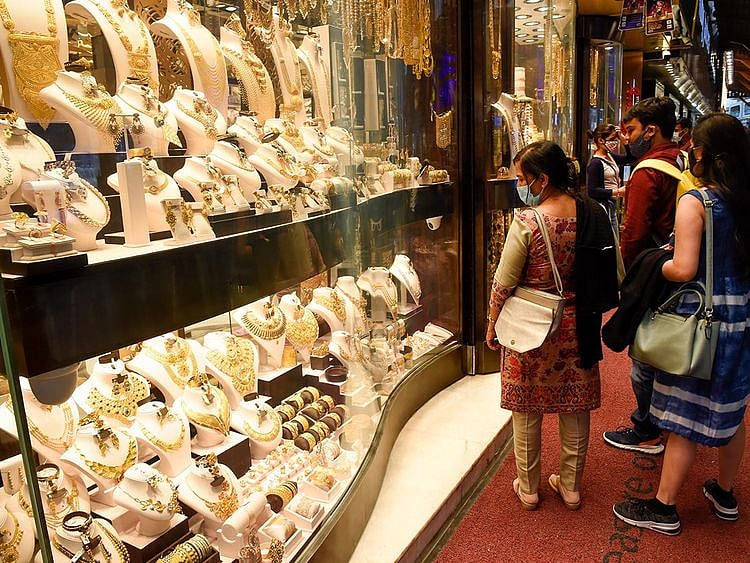 Stock Dubai gold shopping Covid