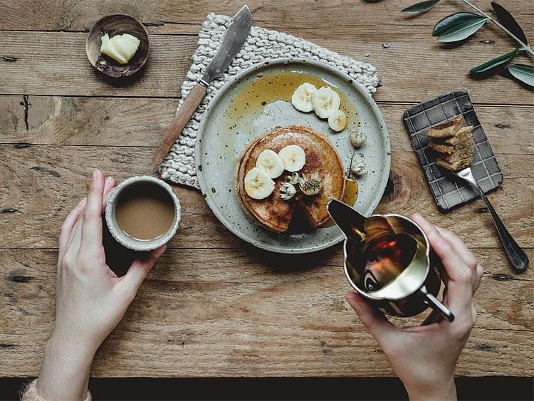 pancakes banana maple syrup (Food story)