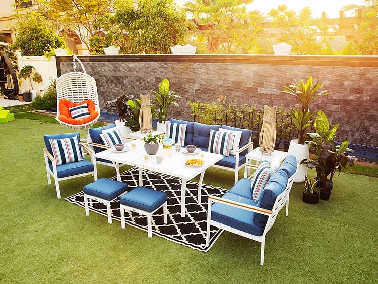 There is now a demand for outdoor furniture made of natural materials, such as rattan, cane, wood and jute