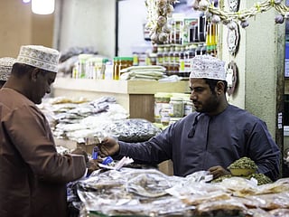 Oman sets new wage transfer compliance deadlines for companies