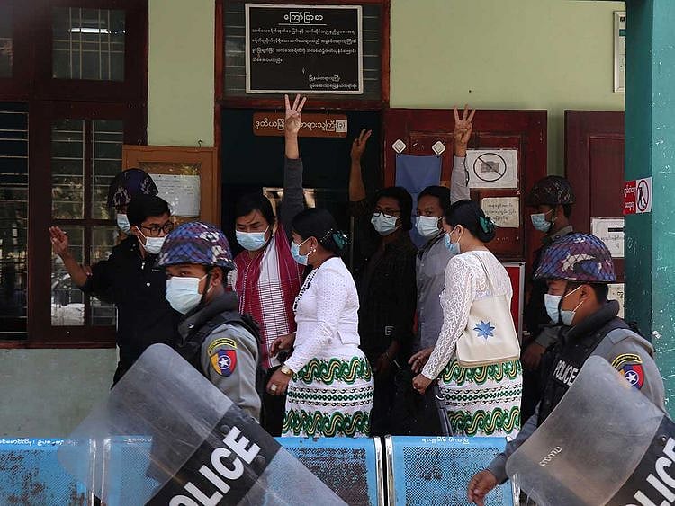 Myanmar students arrest