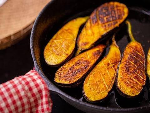 Begun Bhaja or fried aubergine (brinjal)
