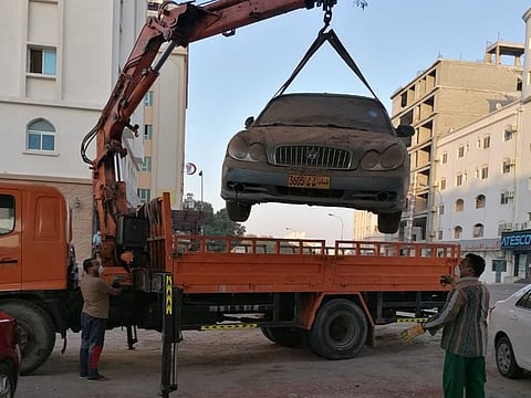 It is not uncommon to see dust-covered cars parked for months, indicating they have been abandoned. Such cars are found in various places in and around the capital, and are now being towed away by Muscat Municipality.