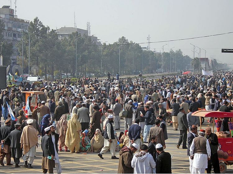 Pakistan government employees strike march Islamabad