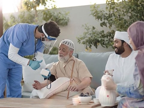 The applications for administering the Covid-19 vaccine for elderly people in their homes can be made by contacting the health centres of each medical district.